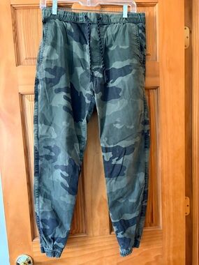 American Eagle Outfitters Green Camo Jogger Pants